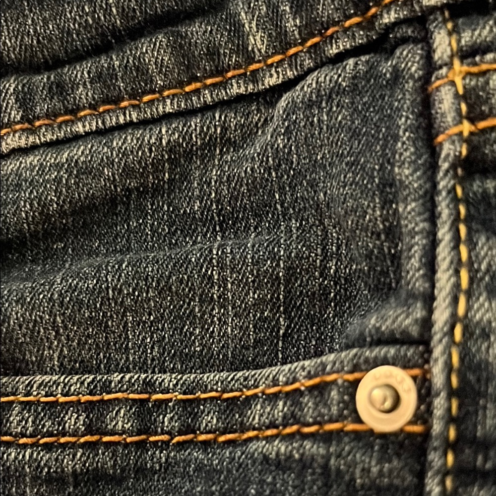 Levi’s Classic Blue Denim Shorts Stitched Hemmed legs - Picture 7 of 9